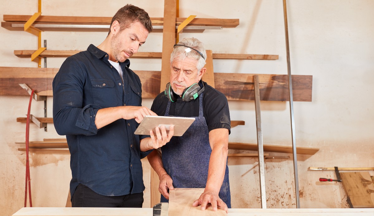 Carpenters with tablet